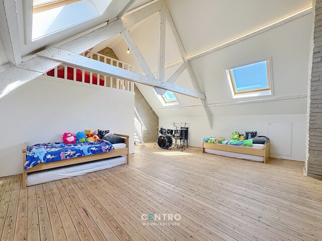 UITERST karaktervolle burgerwoning met 3 à 4 slpks, garage én tuin! 17