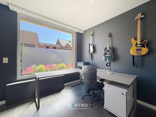 UITERST karaktervolle burgerwoning met 3 à 4 slpks, garage én tuin! 8